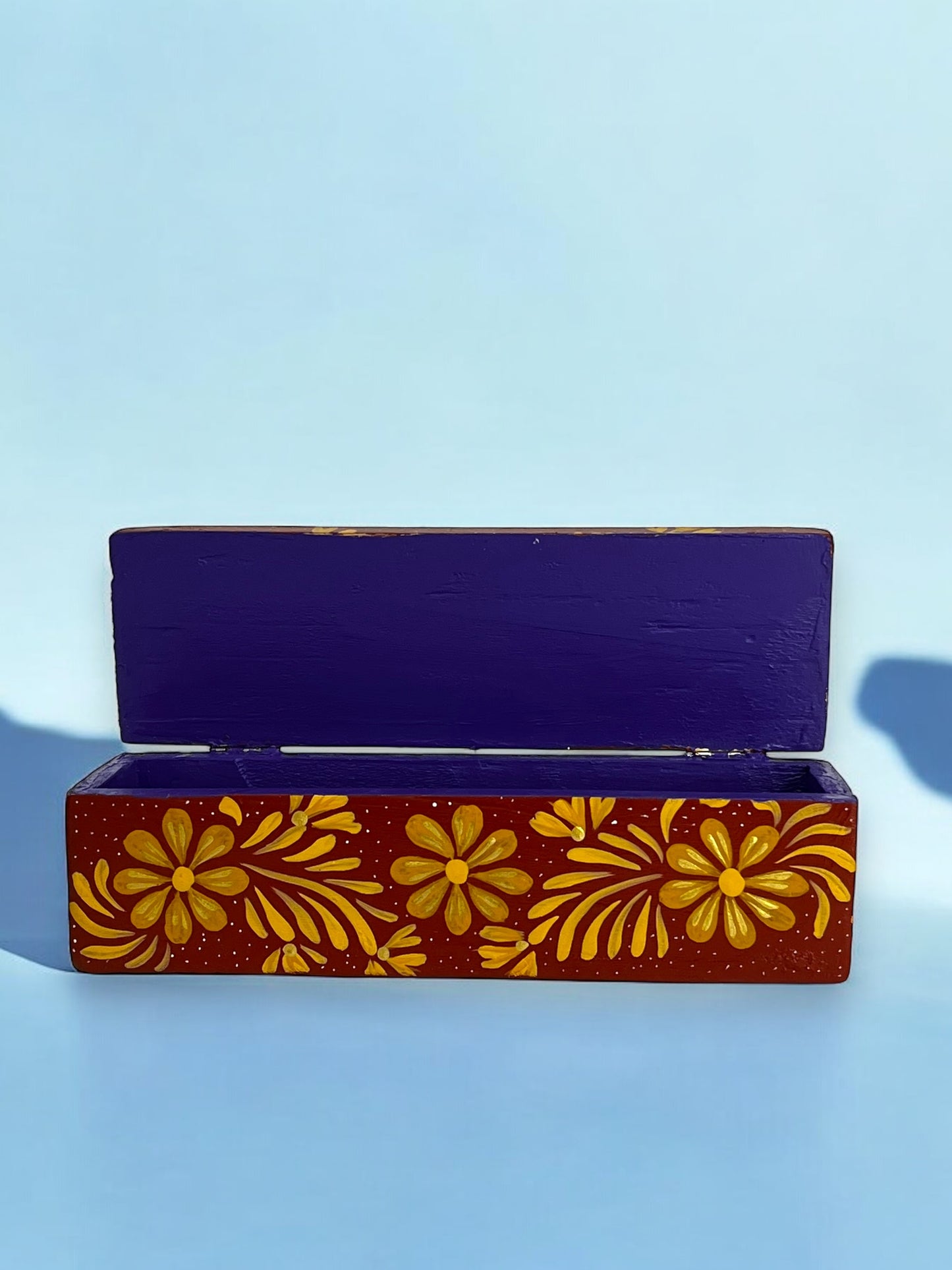 Caja Decorativa de Madera con Flores Doradas