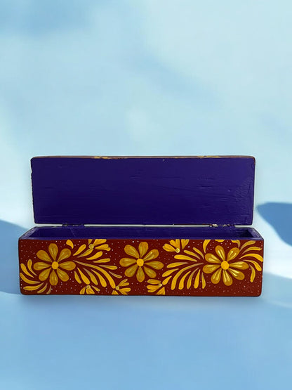 Caja Decorativa de Madera con Flores Doradas