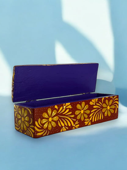 Caja Decorativa de Madera con Flores Doradas