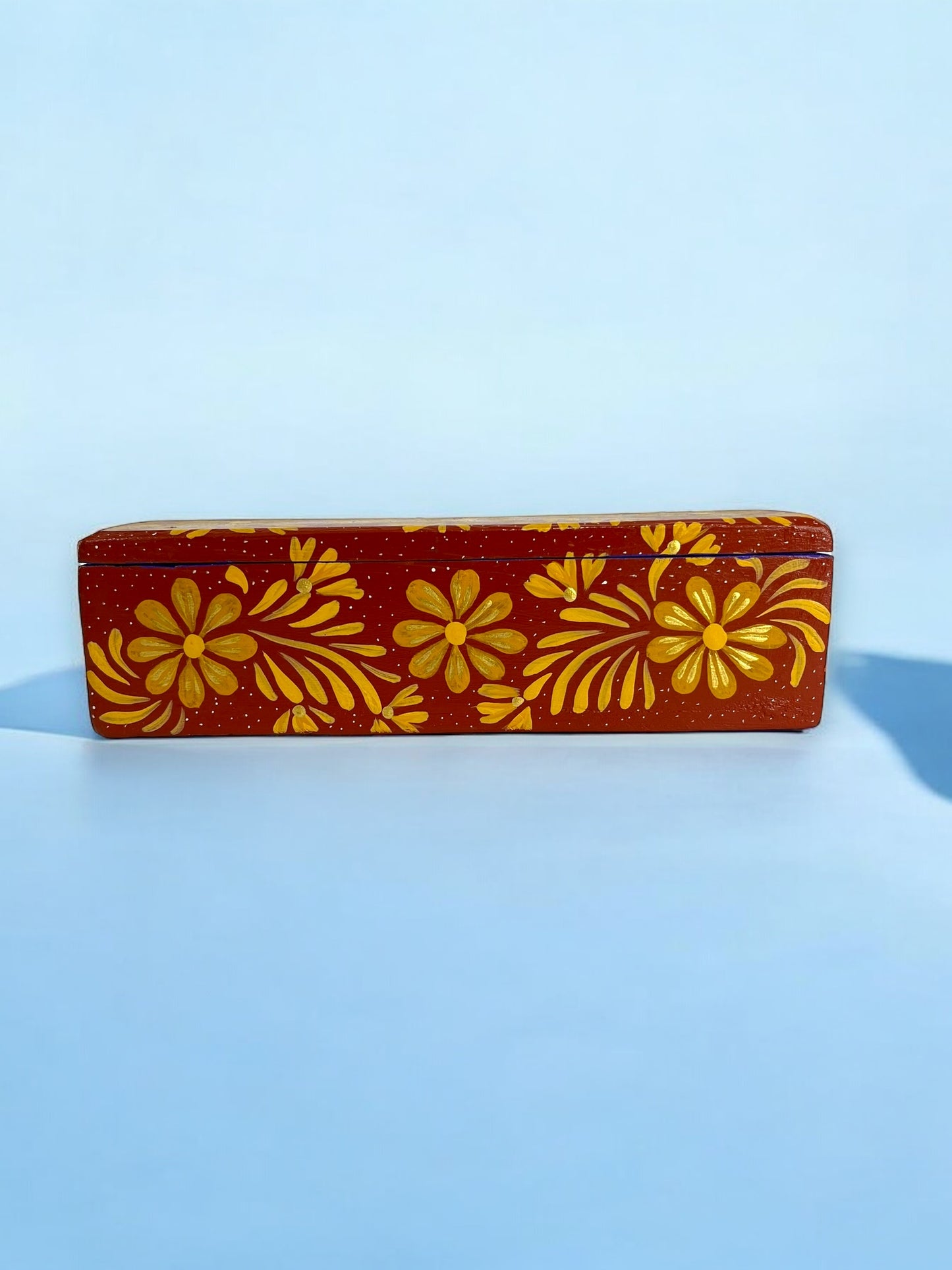 Caja Decorativa de Madera con Flores Doradas