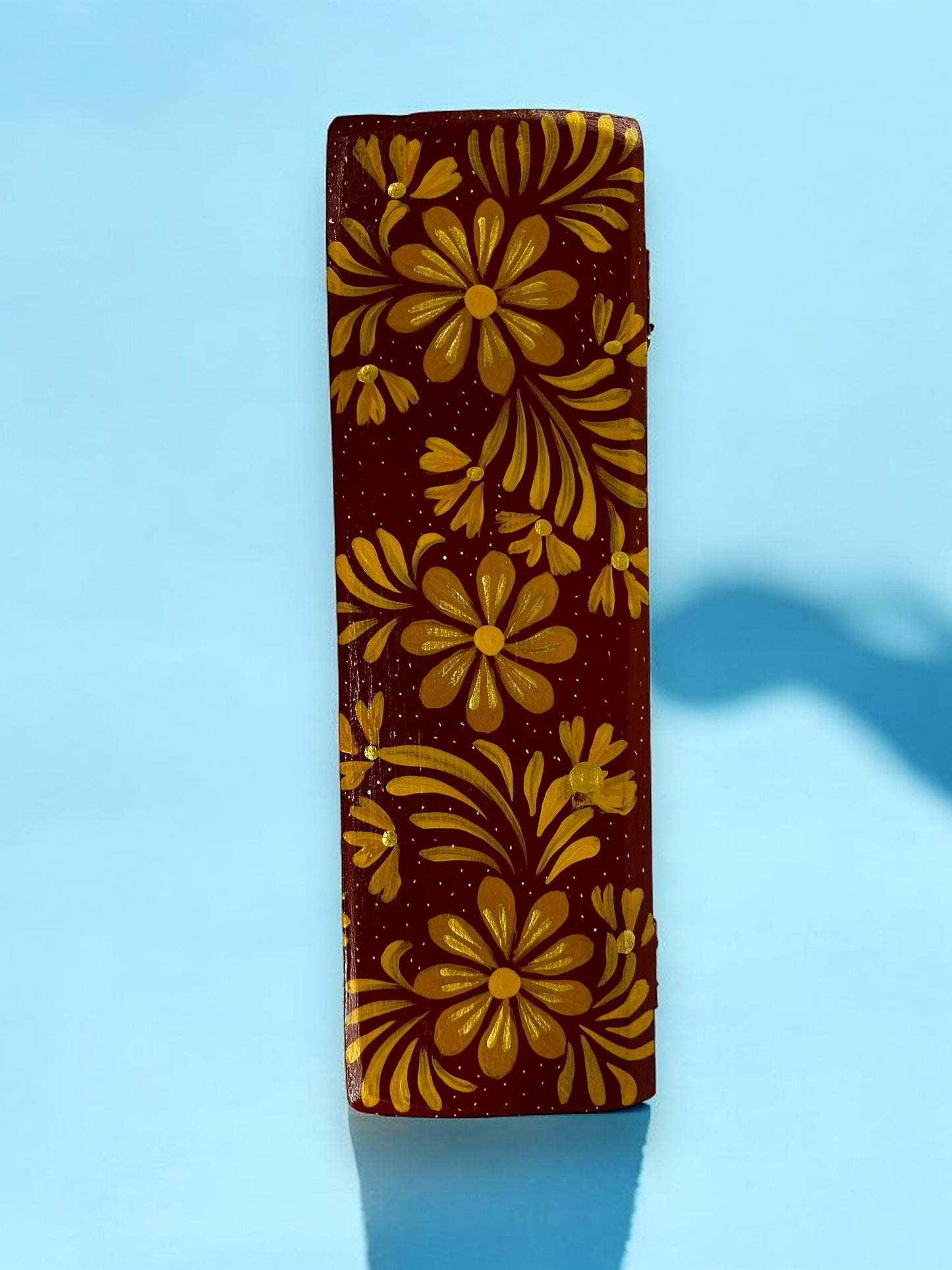 Caja Decorativa de Madera con Flores Doradas