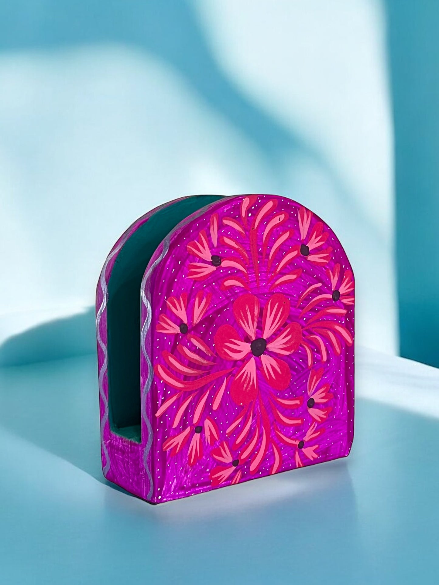 Porta-Servilletas Artesanal de Madera con Flores Rosas