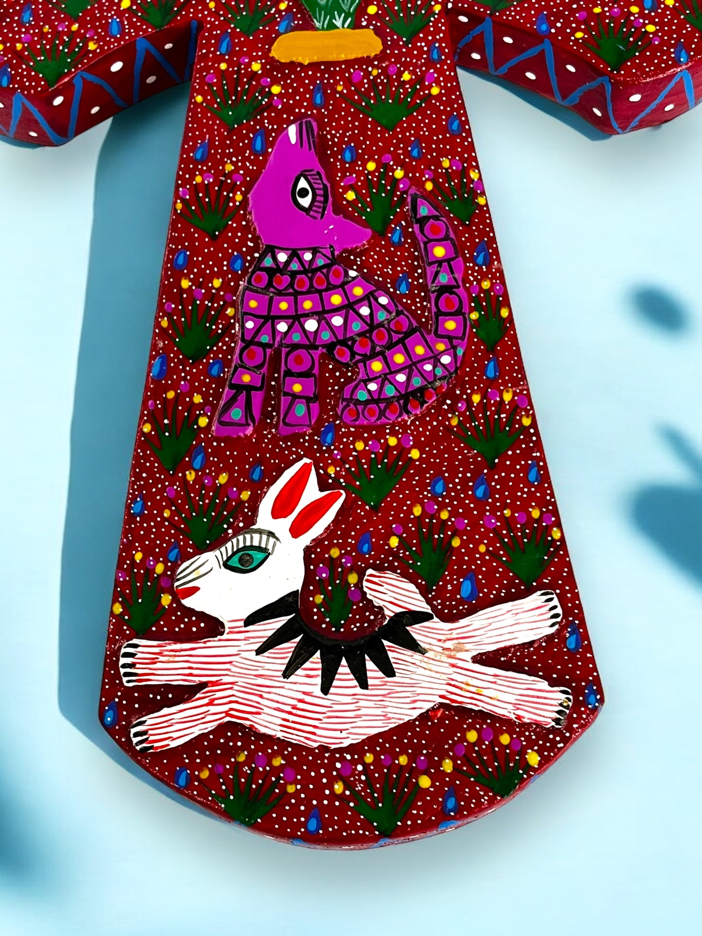 Cruz Artesanal Pintada a Mano con Animales