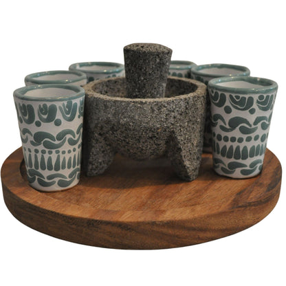 Set de 6 Tequileros Caballitos con Molcajetito y base de madera Parota.