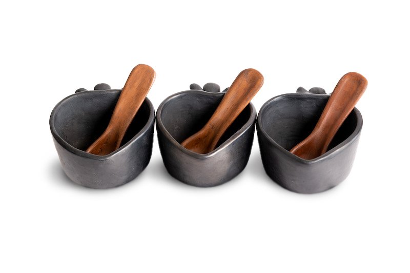 Juego de 3 Salseras de barro negro con cucharas de barro