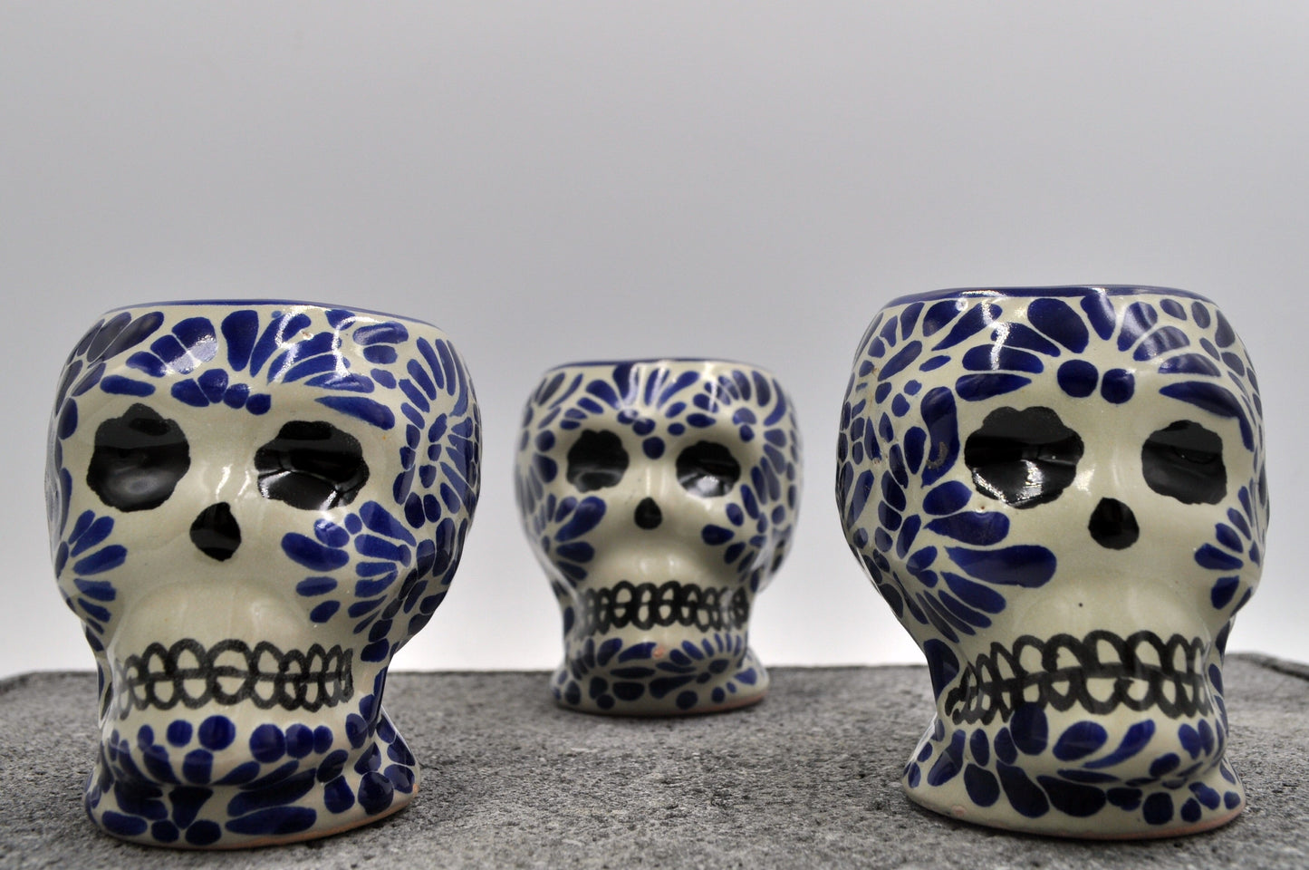 Juego de 3 Caballitos de 2oz (59ml) de Talavera en forma de Calavera Sin Base