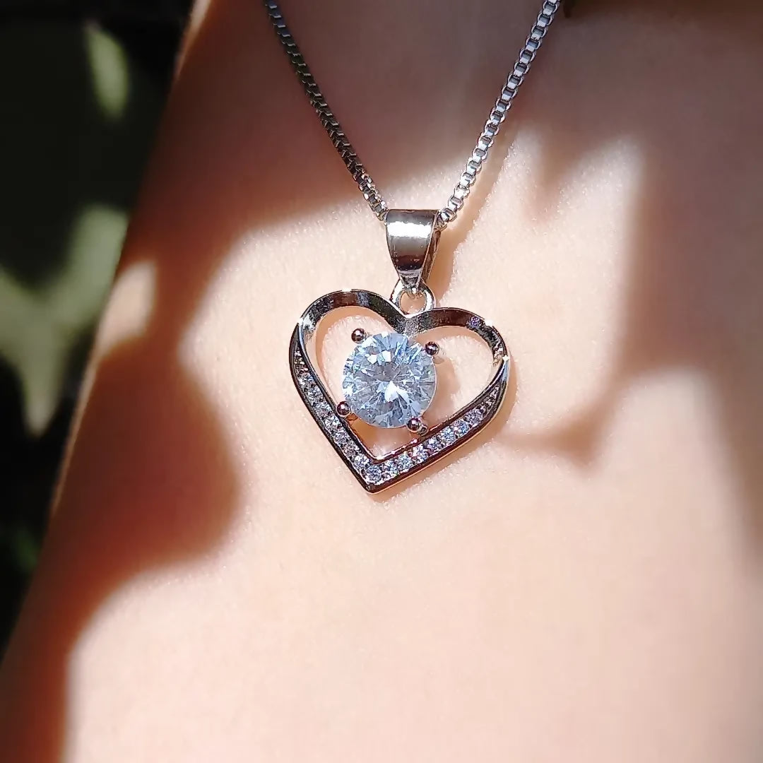 Collar con dije corazón