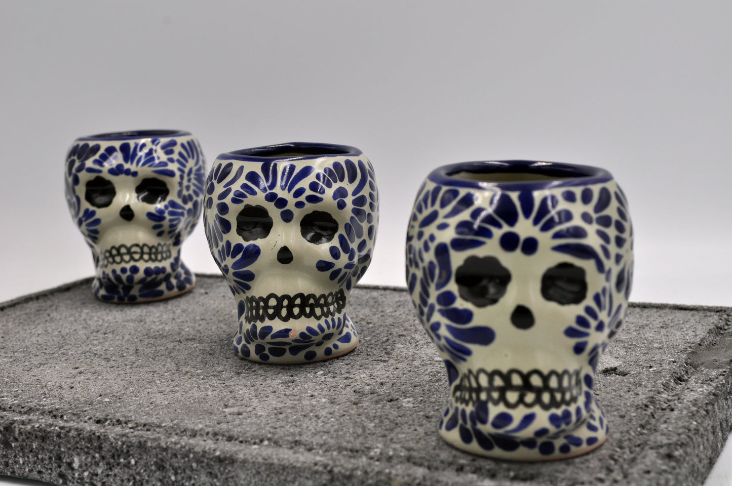 Juego de 3 Caballitos de 2oz (59ml) de Talavera en forma de Calavera Sin Base
