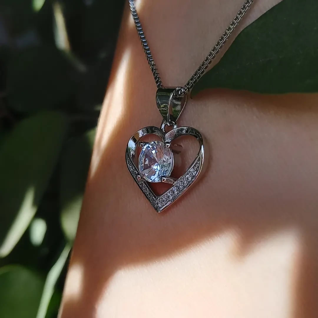 Collar con dije corazón