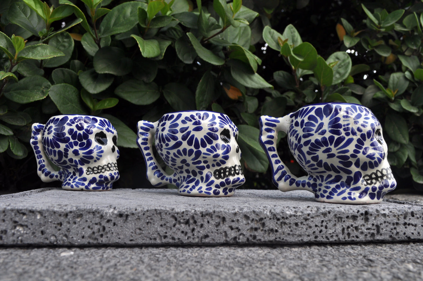 Juego de tres Caballitos de Talavera Poblana con Asas de 250ml/8.4oz Con Diseño de Calavera Mexicano.