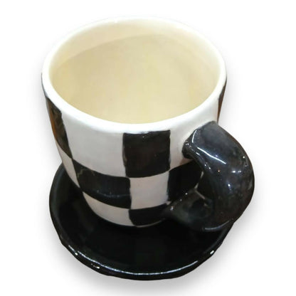 Taza de Cerámica con Diseño de Cuadros Blanco y Negro